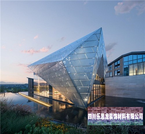 購買雕花鋁單板何故要選取大制作廠家